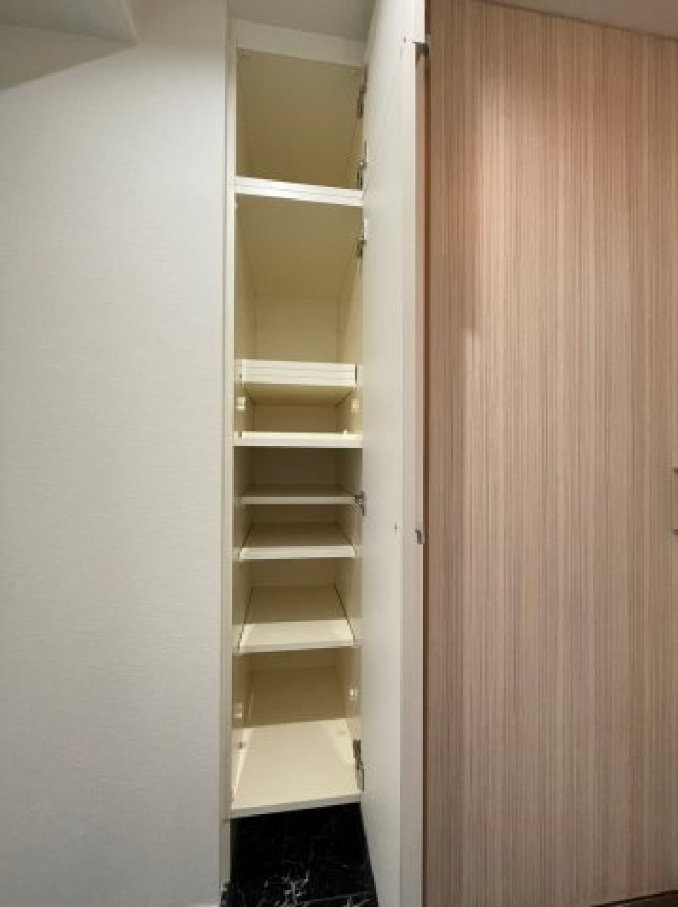 シューズＢＯＸはスリムに。