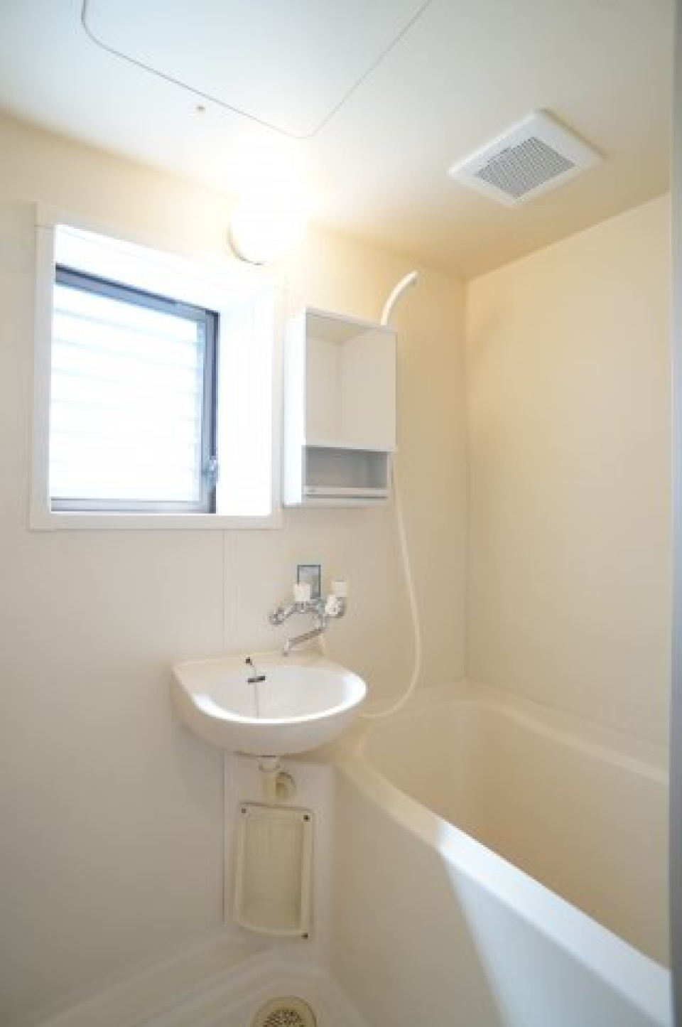 浴室に窓があると清潔感を感じますね！