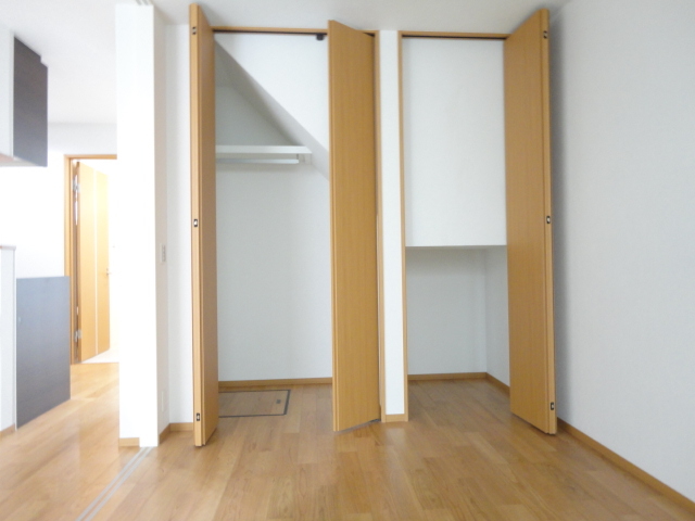 クローゼットが2つあり、使い分けやすいです。