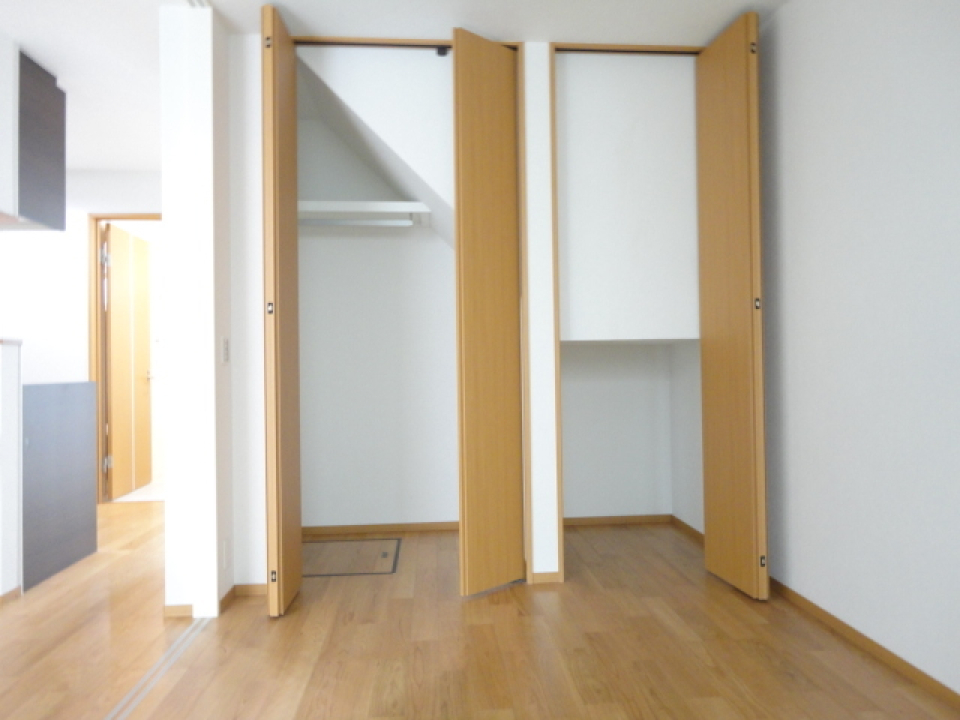 クローゼットが2つあり、使い分けやすいです。