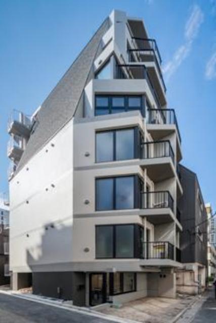 ８階建ての建物の３階にあるお部屋です。