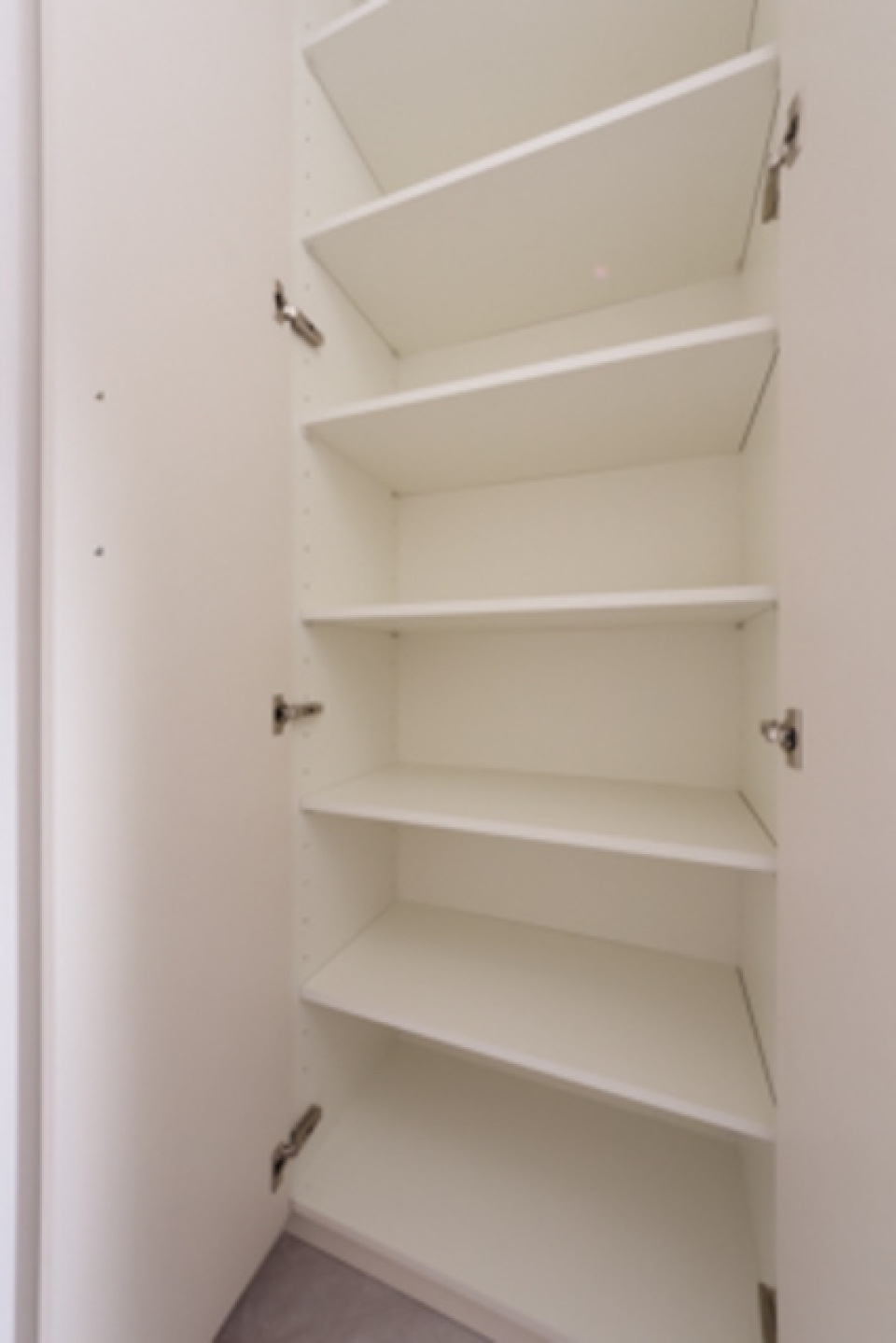 １人暮らしにはちょうどいい要領のシューズボックスです。※写真は同タイプ住戸です。