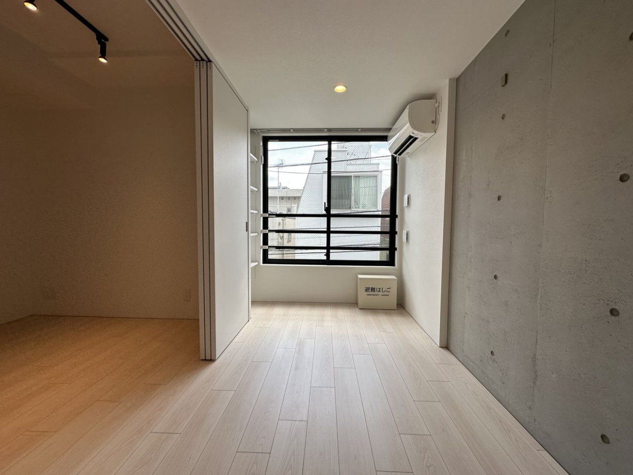 6.4帖のダイニングキッチンと4帖の洋室で生活空間を仕切ることができます。