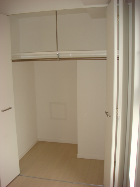 クローゼットは奥行きがあります。スペースを最大限に活用し、収納上手に。

洋室※参考写真