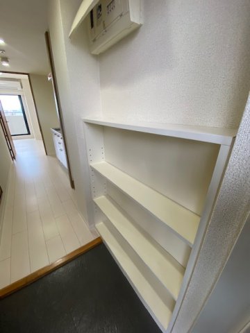 玄関にも収納が付いています。
