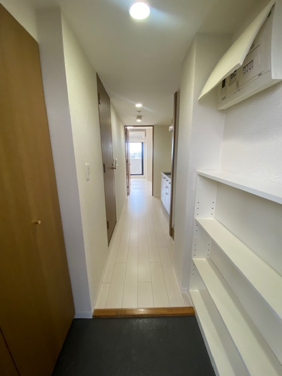 玄関からの様子です。