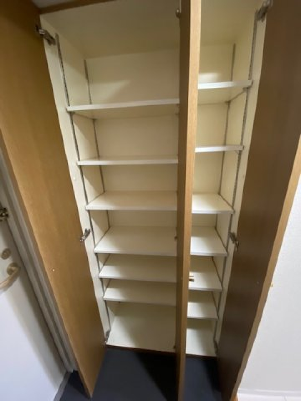 こちらのシューズボックスはたくさん収納できます。