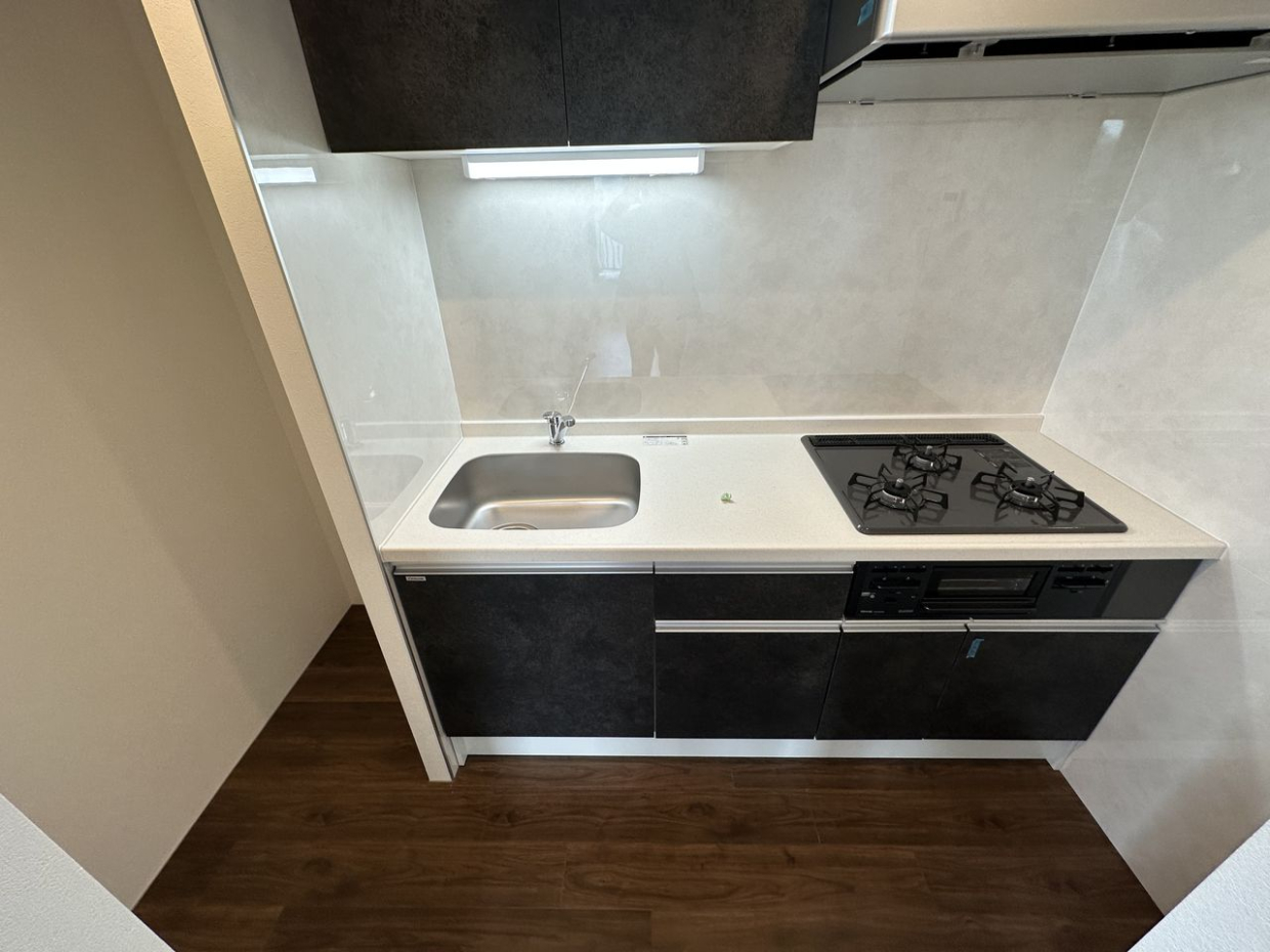 便利な三口コンロのキッチン。