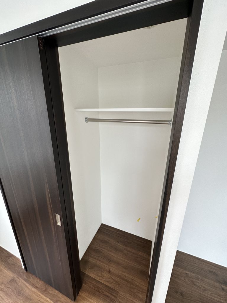 各ベッドルームにはクローゼットが付いています。