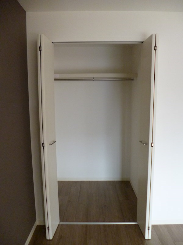 二つの洋室それぞれにクローゼットがございます