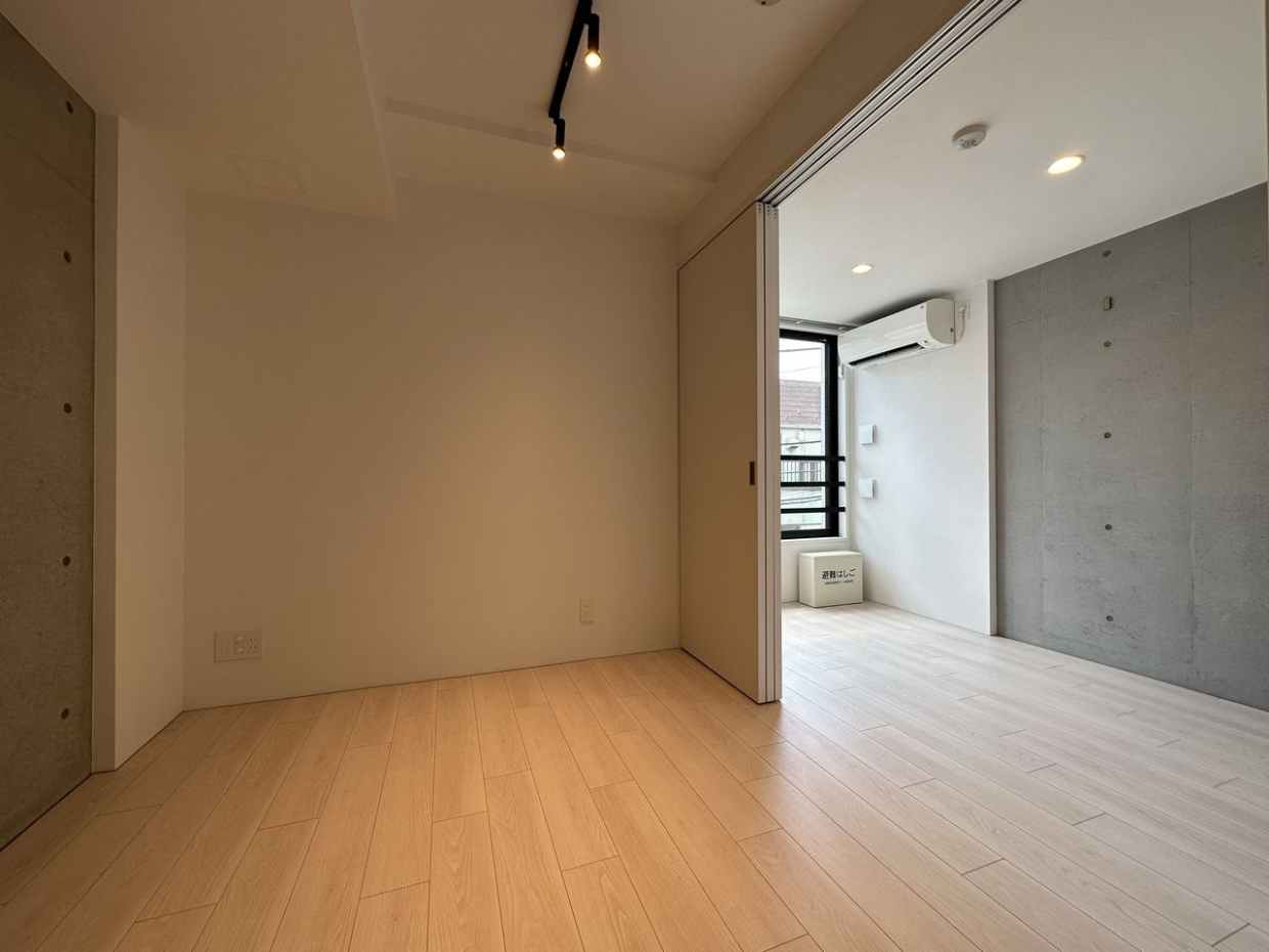 6.4帖のダイニングキッチンと4帖の洋室で仕切ることができますが、開けっ放しも開放感があり良いですね。