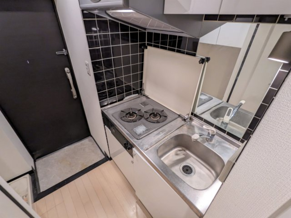 キッチンです。2口のガスコンロ付きです。