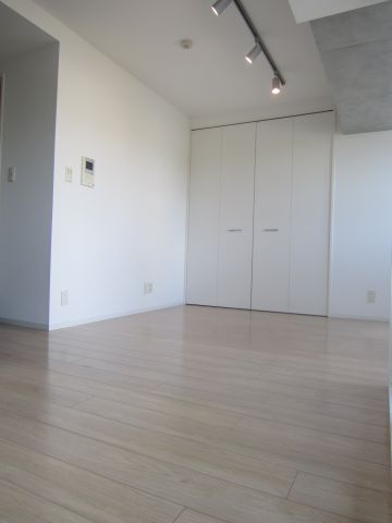 コンクリート打ちっぱなしやライトのデザインがモダンな雰囲気で素敵です。
※参考写真