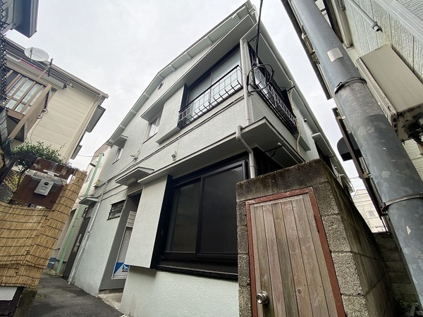 レトロ感ある木造アパート。築61年ですが、設備は綺麗な状態です。