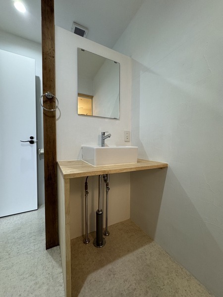 独立洗面台もシャープなデザインで統一感があります。