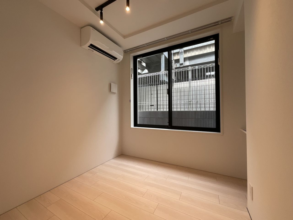 3.3帖の洋室はコンパクトなサイズなので、寝室としての使用がおすすめです。