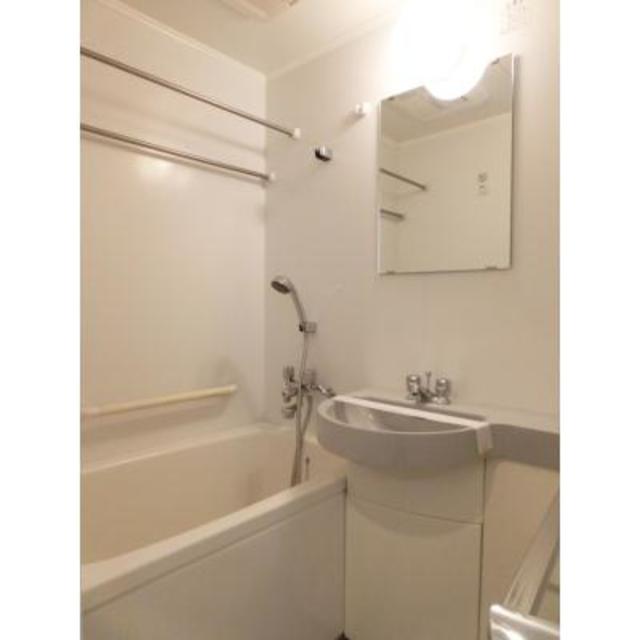 浴室乾燥機付きのバスルームです。
※写真は同タイプ住戸です。