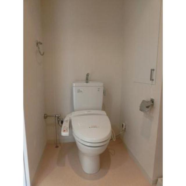 ウォシュレット付きのトイレ。
※写真は同タイプ住戸です。
