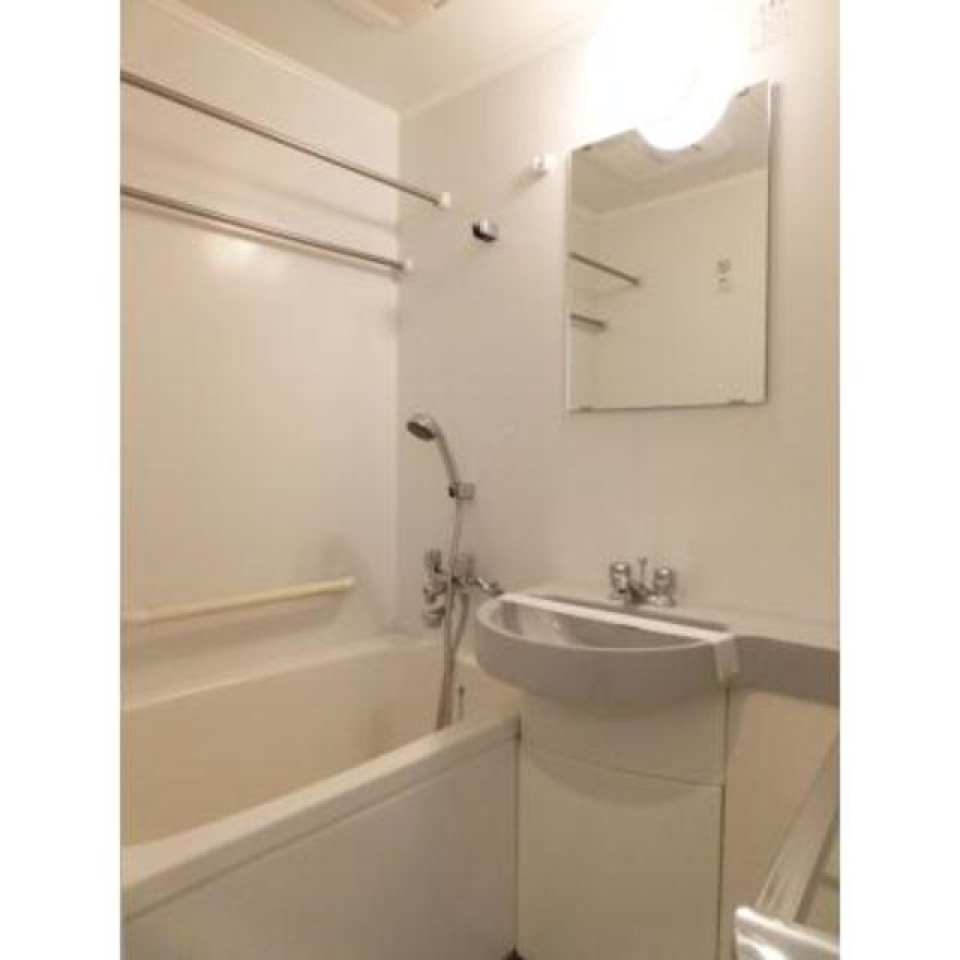 浴室乾燥機付きのバスルームです。
※写真は同タイプ住戸です。