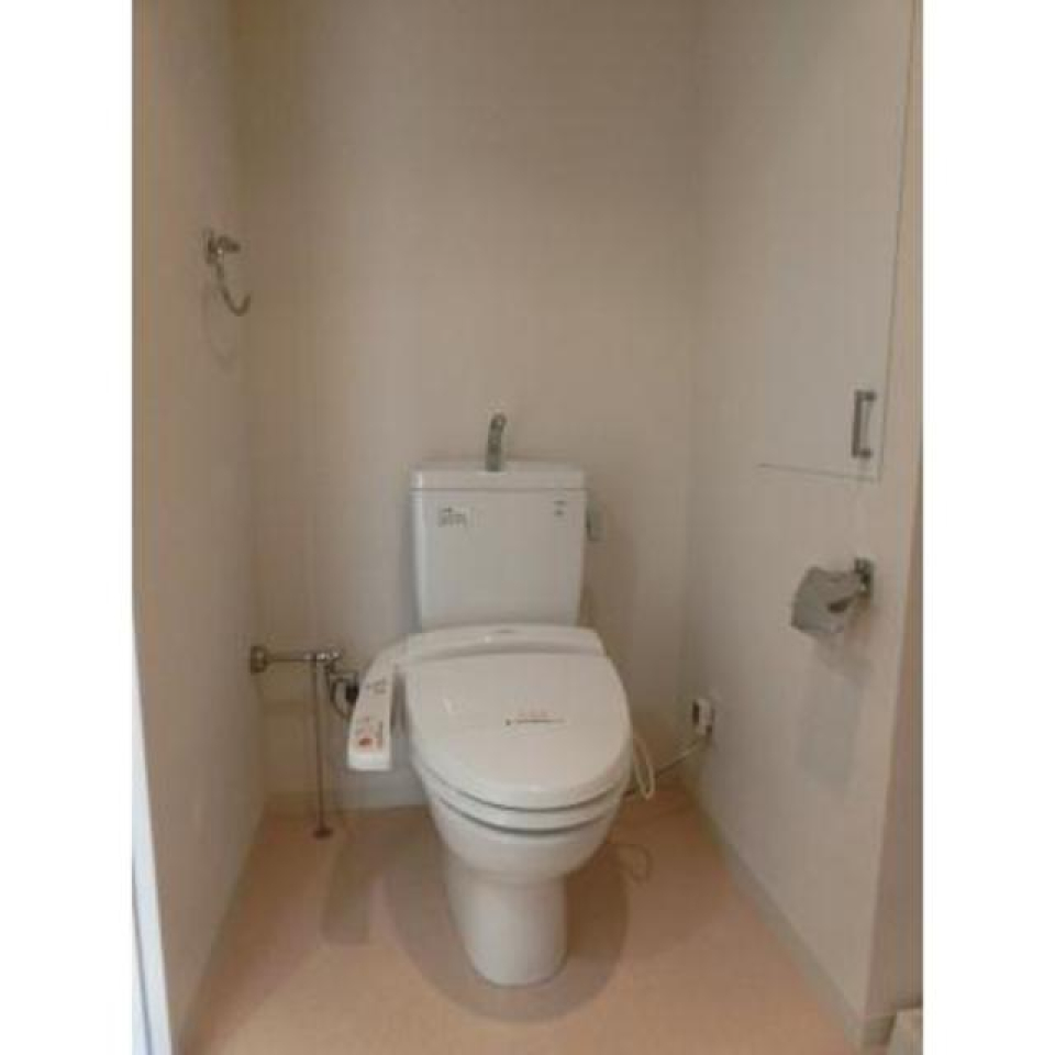 ウォシュレット付きのトイレ。
※写真は同タイプ住戸です。