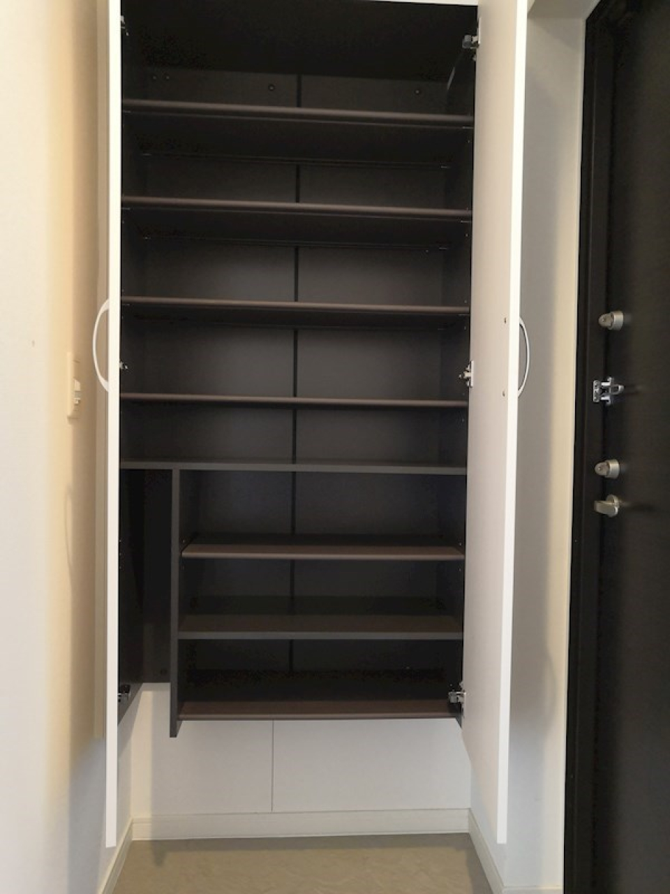 シューズボックス
※参考写真