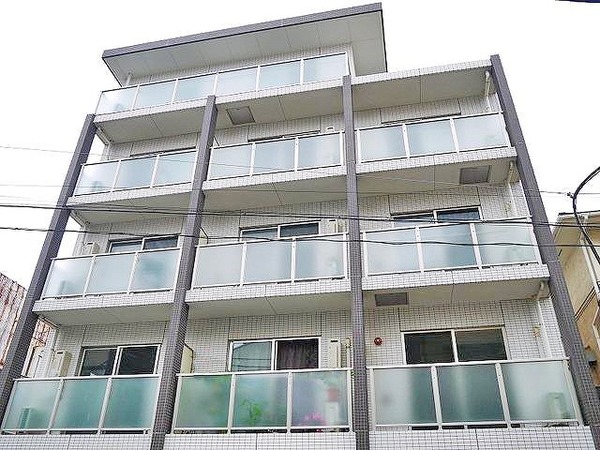 お部屋は一階ですが、すぐ部屋から外へ出れるのは良い特権！セキュリティばっちりなので安心です。