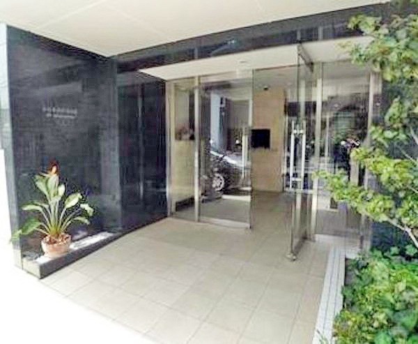 エントランスがオシャレな感じ