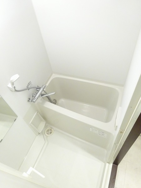 追い炊き＆浴室乾燥付き！ゆっくりお風呂に浸かれますね。