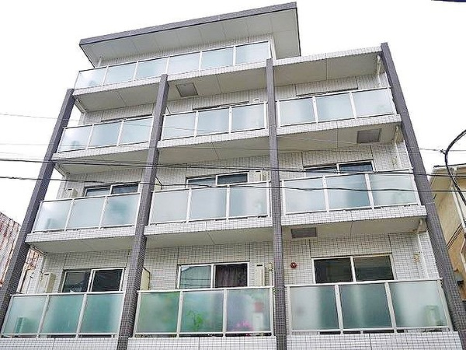 お部屋は一階ですが、すぐ部屋から外へ出れるのは良い特権！セキュリティばっちりなので安心です。