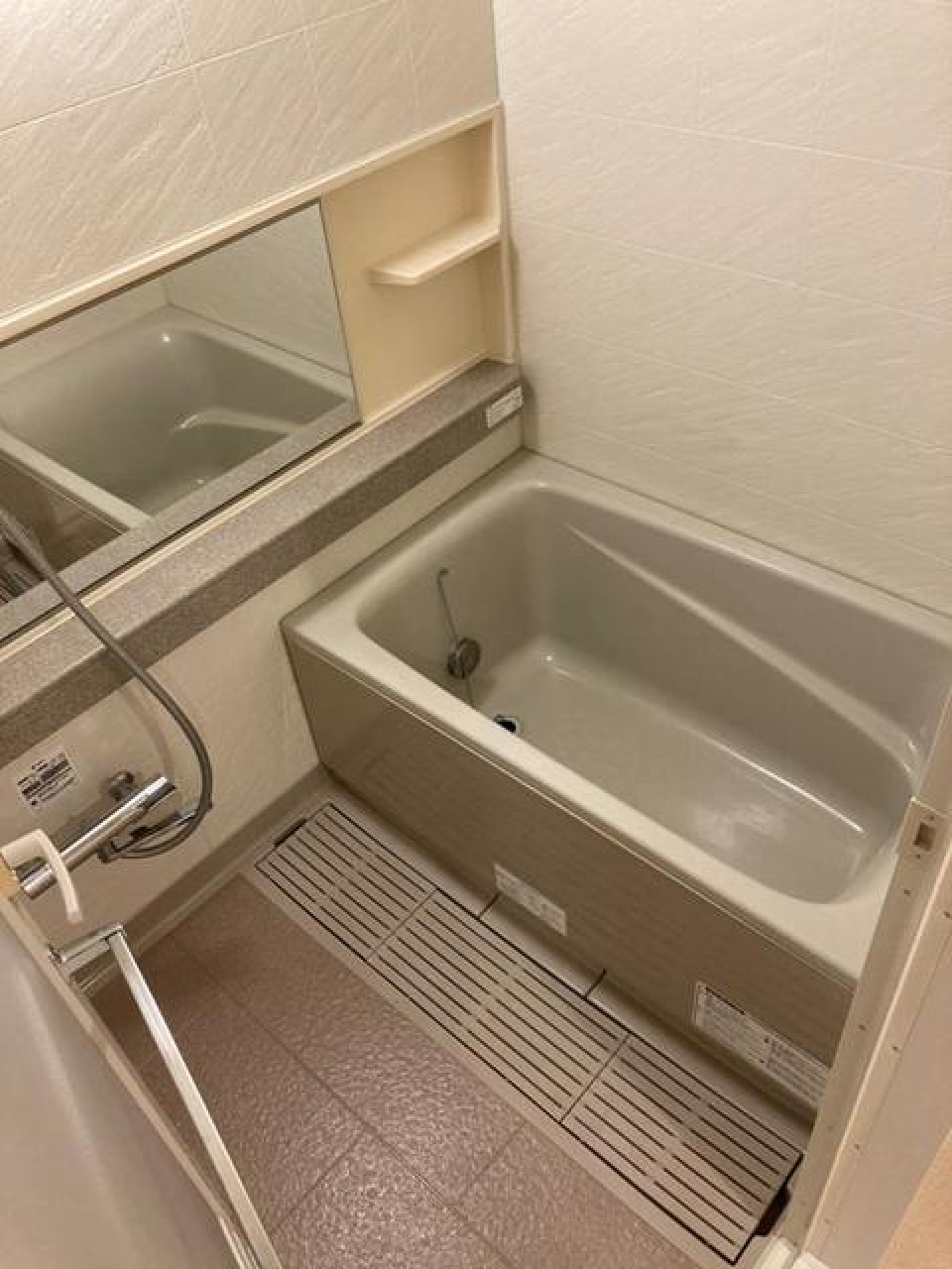 お風呂は追い炊き＆浴室乾燥付きです※写真は同タイプ住戸です。