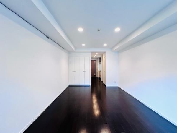 テーブルを置いたりソファを置いたり、好きな家具を置くことができそうです。