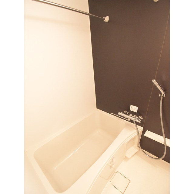 ブラウンのパネルが採用されています。