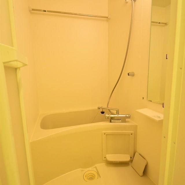 お風呂は浴室乾燥があるから外干しが不安でも大丈夫。