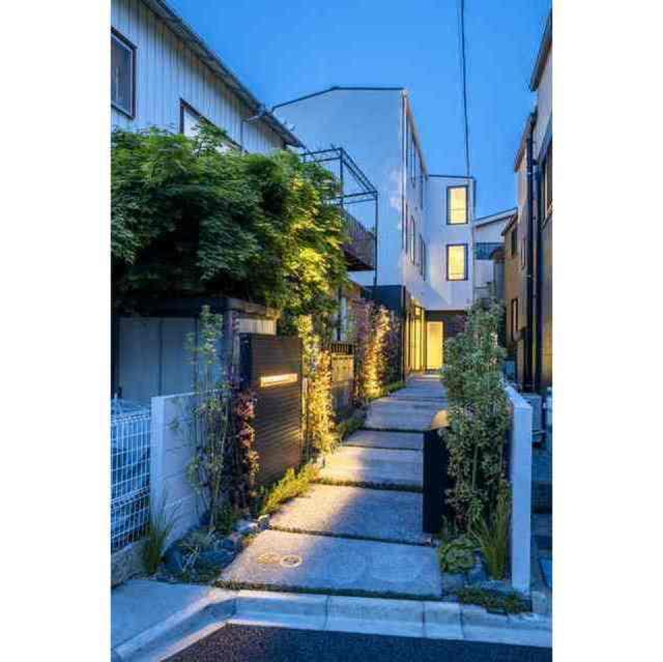 エントランスのライトがおしゃれ