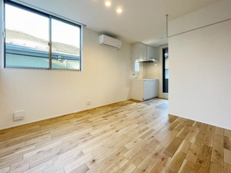 2面採光の17.14㎡の洋室です。