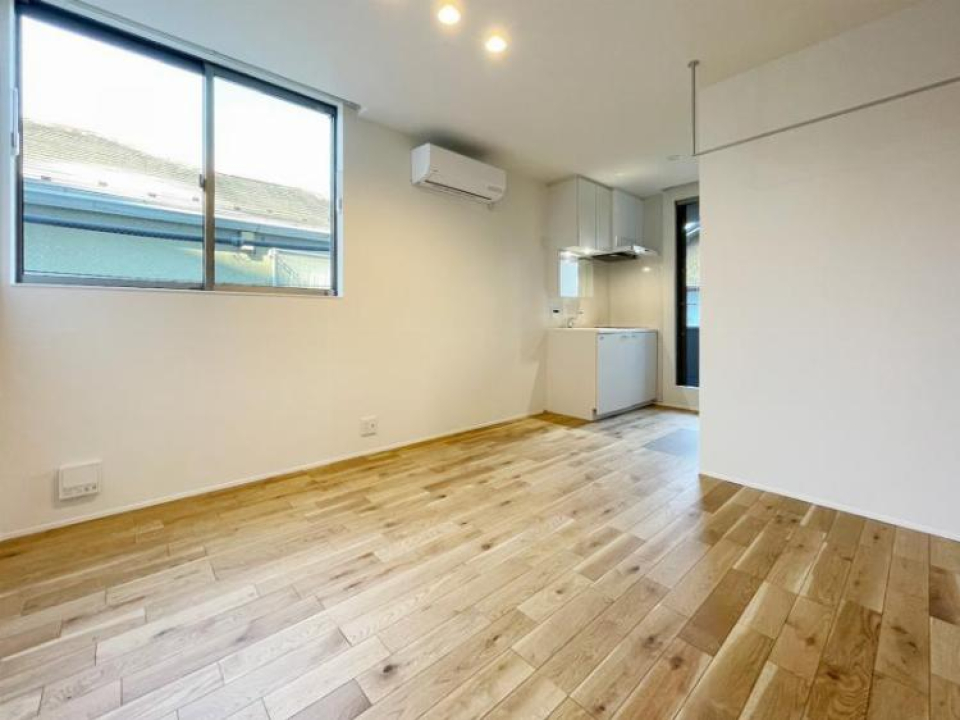 2面採光の17.14㎡の洋室です。