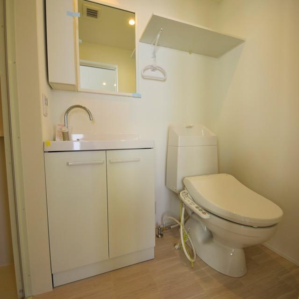 洗面台＆トイレ一体型。忙しい朝でも楽々。