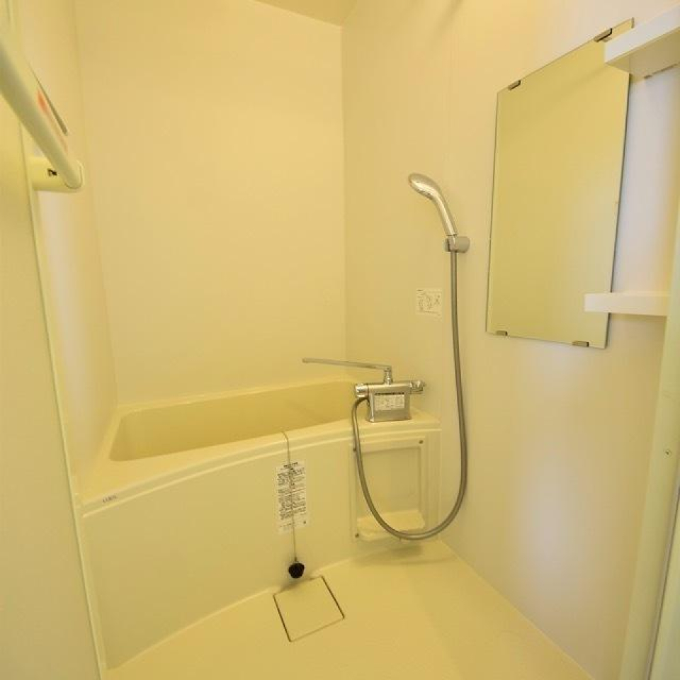 バスルームは浴室乾燥付きだから外に干さなくてもOK