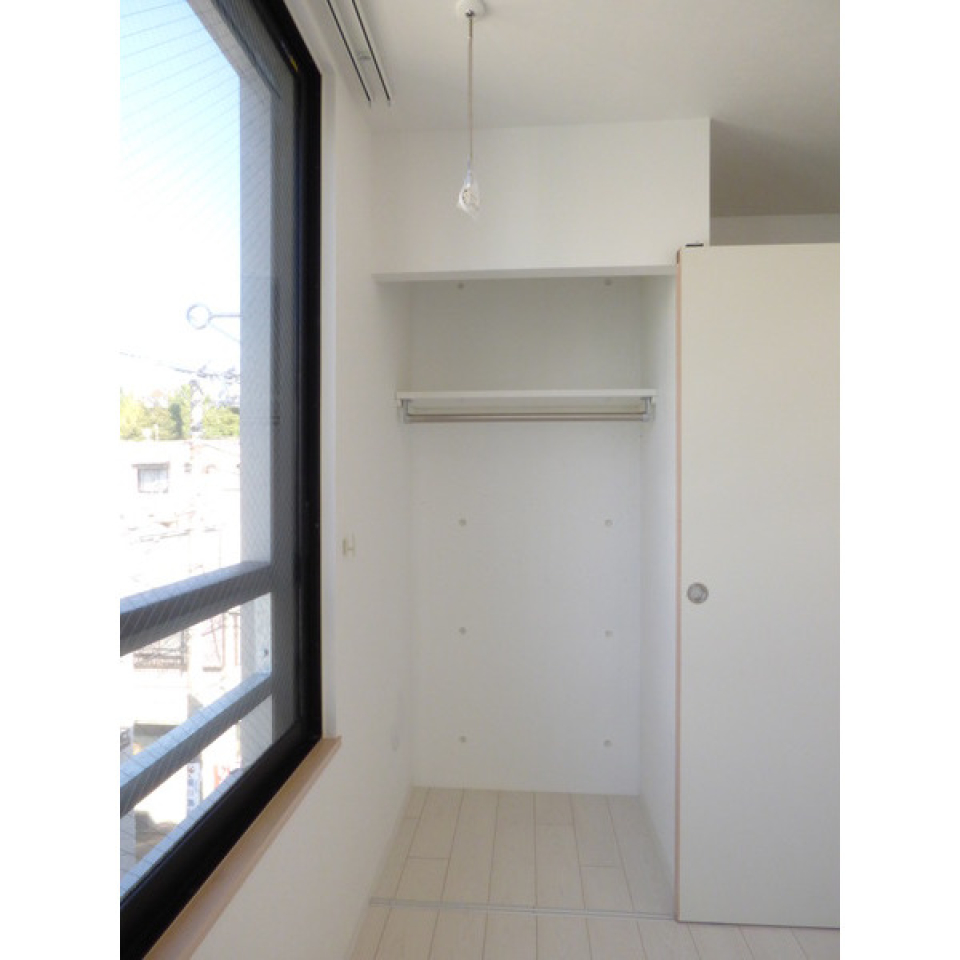 ハンガークローゼット付きです。