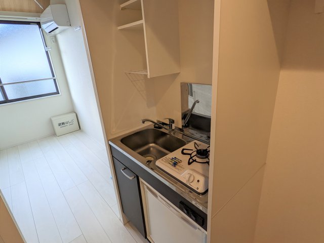 キッチンはコンパクトですが、このくらいでちょうどいいかも。