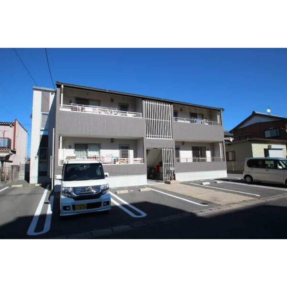 タイル張りのシンプルな外観