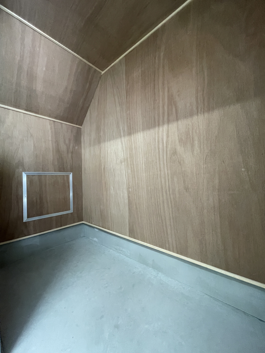 ガレージ内に倉庫もあります