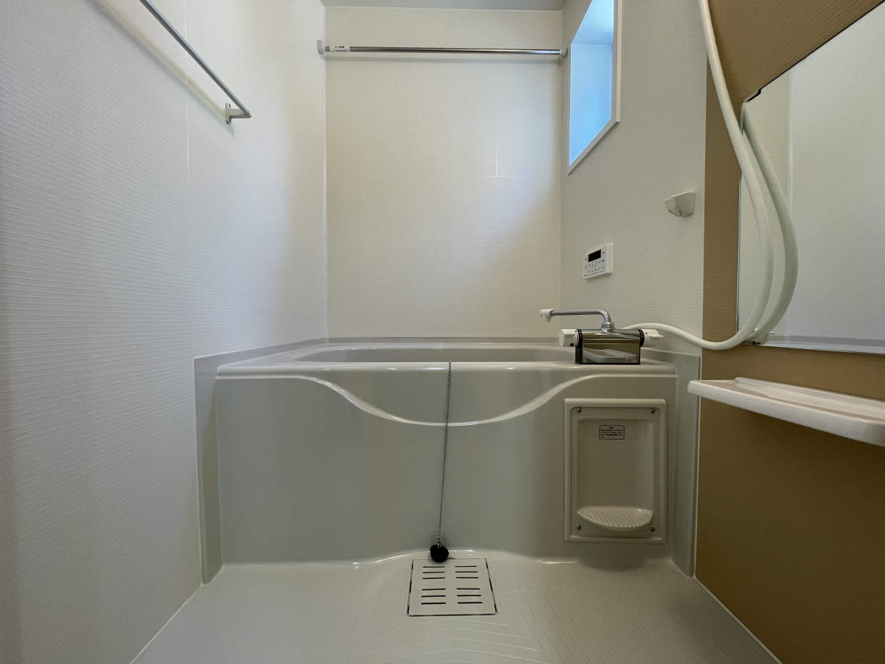 一階に、追い炊き＆浴室乾燥機付きのバスルームがあります。