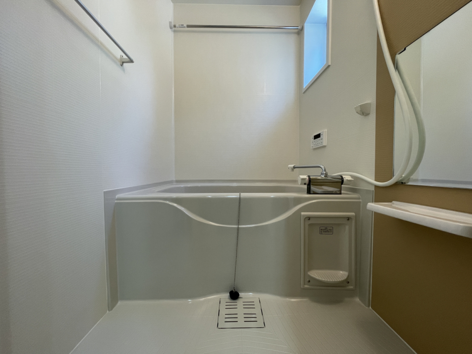 一階に、追い炊き＆浴室乾燥機付きのバスルームがあります。