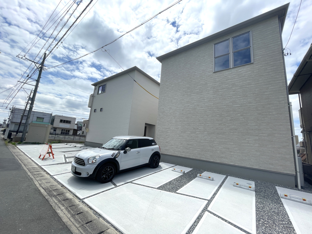 駐車場は二台ついてます