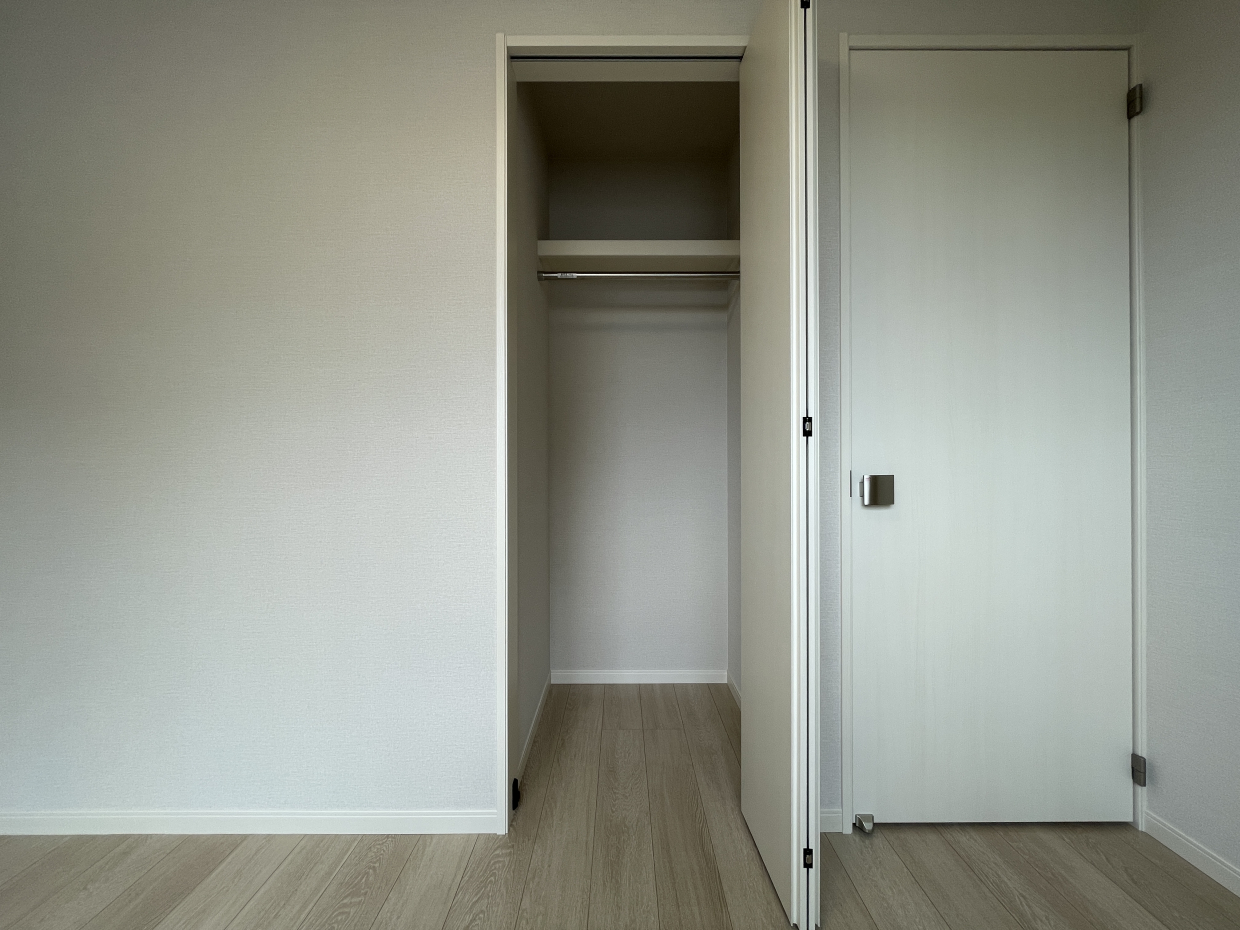 コンパクトなクローゼット付き