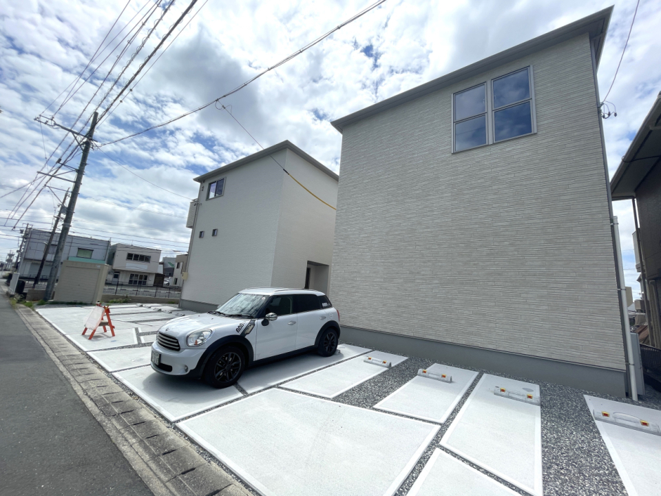 駐車場は二台ついてます