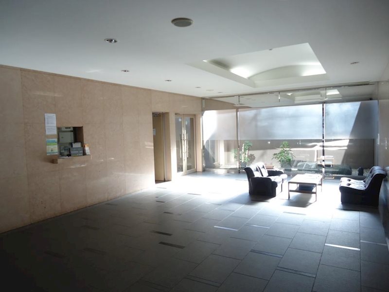 広々とした共有部ロビー。