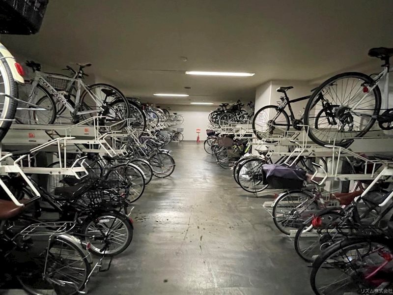 スタンドありの駐輪場。