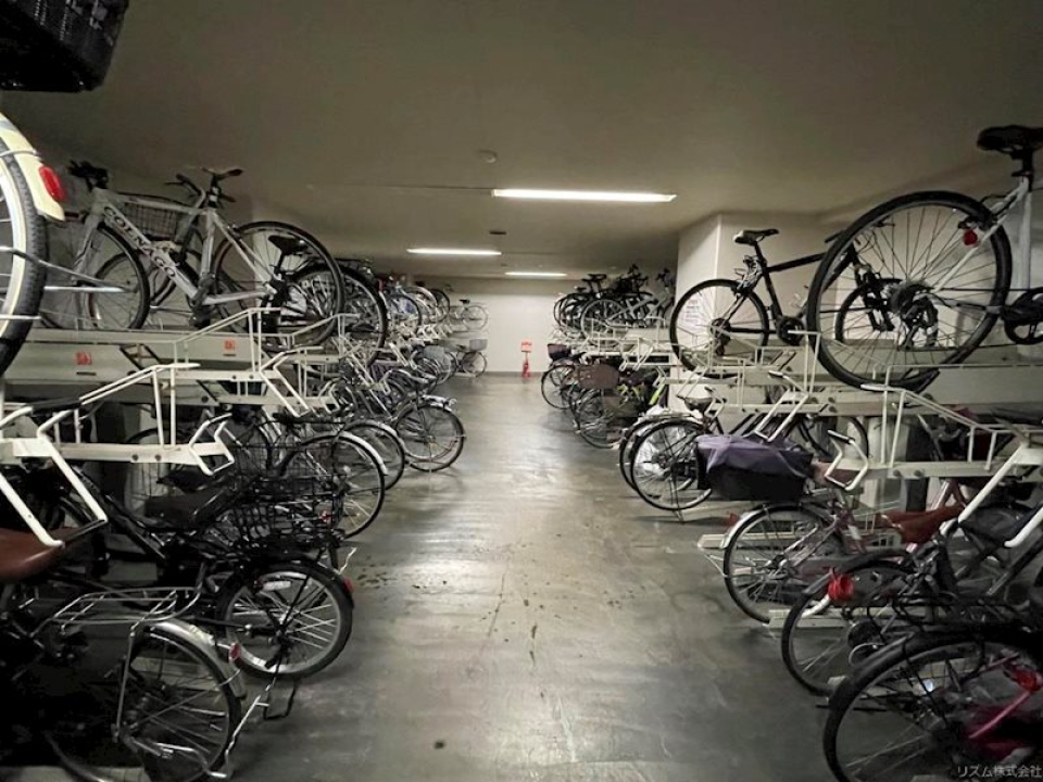 スタンドありの駐輪場。